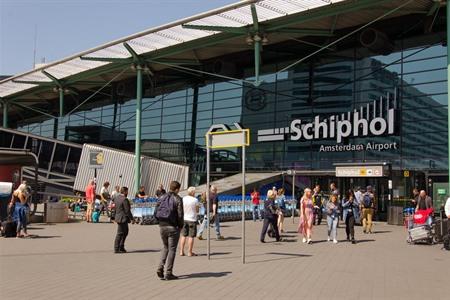 Parken am Flughafen Schiphol in Amsterdam: Preise & Infos plus kostenlose Alternativen