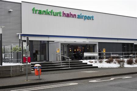 Parken am Flughafen Frankfurt Hahn: Preise, Infos und kostenlose Alternativen