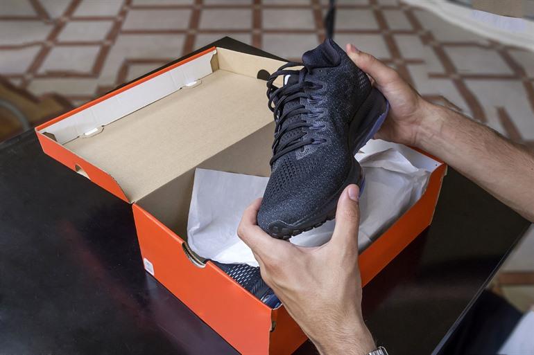 Probieren Sie Ihre Wanderschuhe immer aus, bevor Sie sie kaufen.