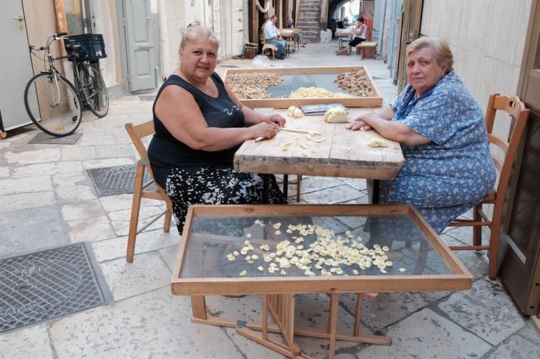 Pastarollen auf der Via delle Orecchiette