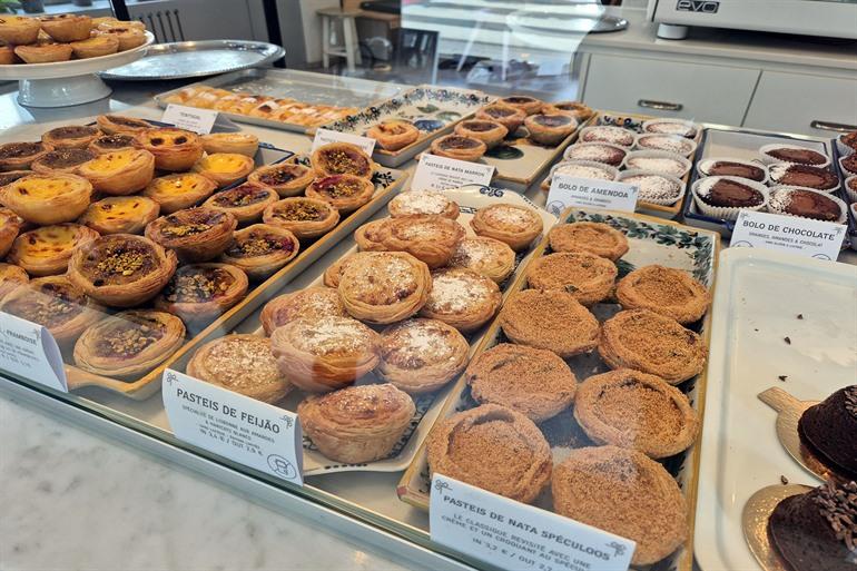 Pasteis bei Forcado Pastelaria, Sint-Gillis