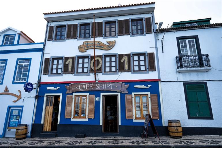 Peter Sport Café in der Stadt Horta auf Faial