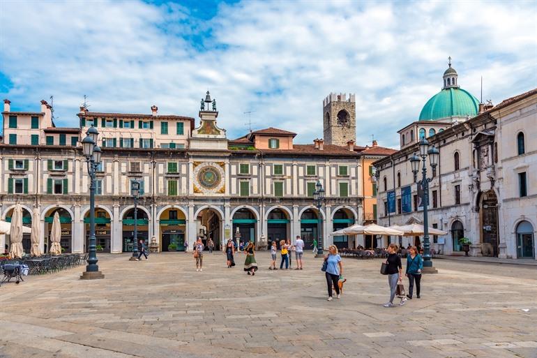 Piazza della Loggia mit dem Uhrturm in Brescia