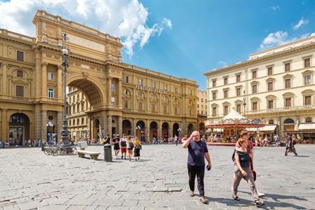 Die Piazza della Repubblica in Florenz besichtigen