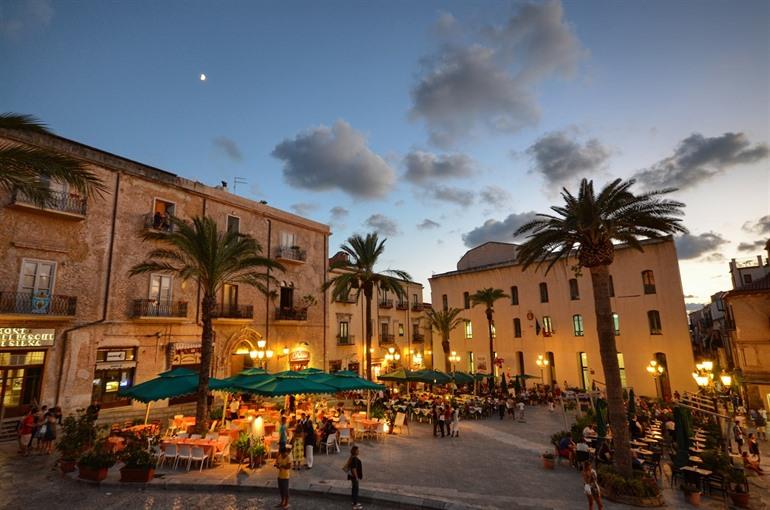 Piazza Duomo Cefalù