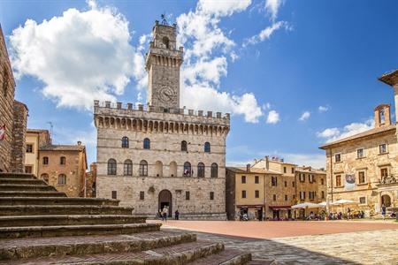 Piazza Grande mit dem Rathaus von Montepulciano, Toskana