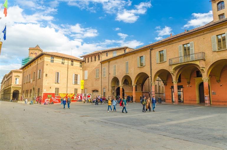 Piazza Giuseppe Verdi in Bologna