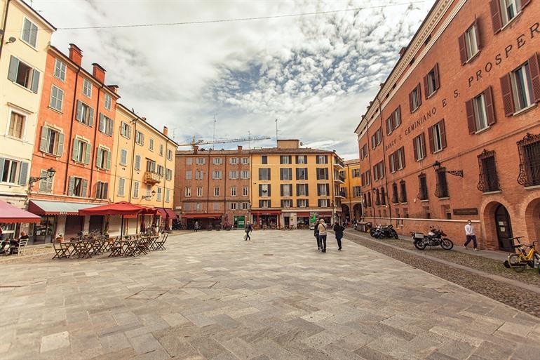 Piazza XX Settembre in Modena, Emilia-Romagna