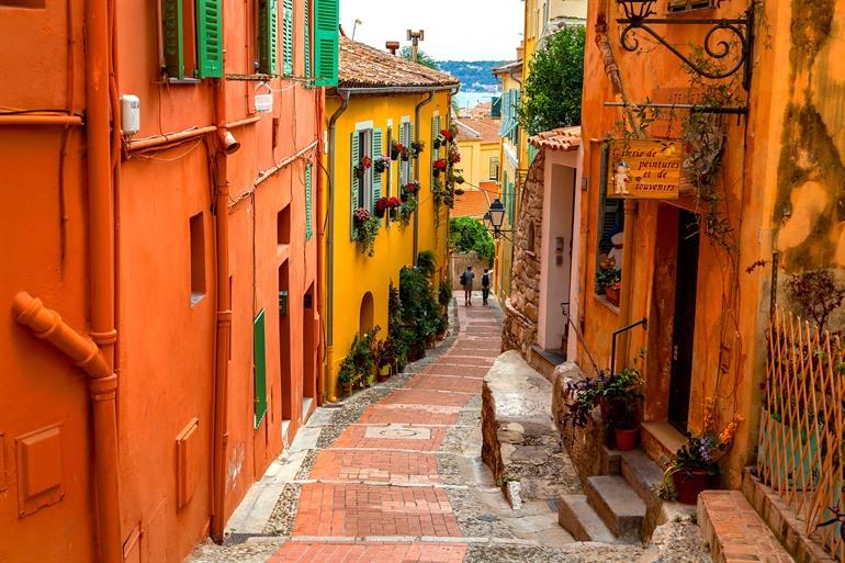 Malerische Gasse in Le Vieux Menton