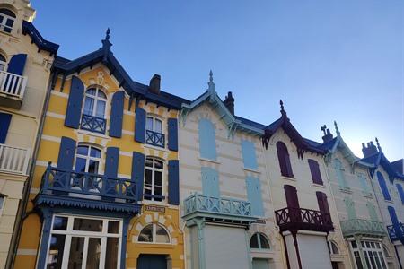 Malerische Häuser im englisch-normannischen Stil in Wimereux
