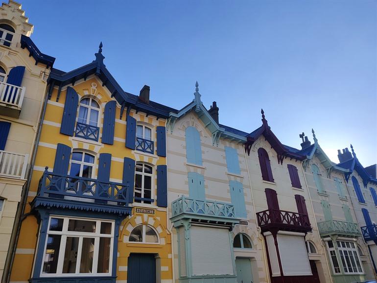 Malerische Häuser im englisch-normannischen Stil in Wimereux