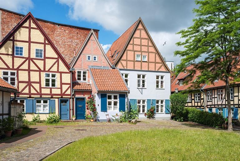 Platz am Johanniskloster in Stralsund, Deutschland