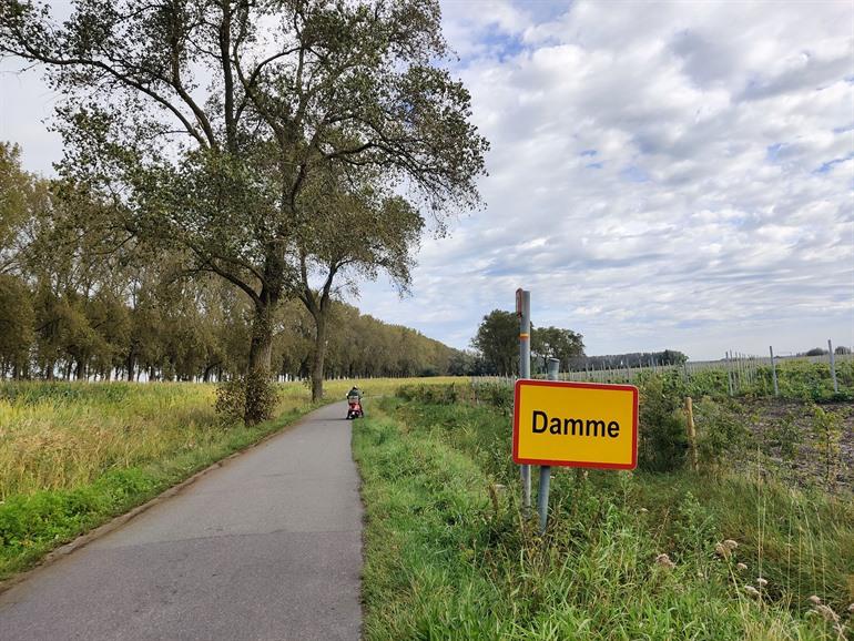 Polderweg nach Damme mit der Vespa, Brügger Umland
