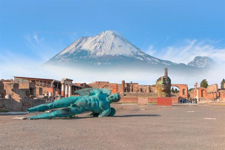 Pompeji mit Vesuv im Hintergrund