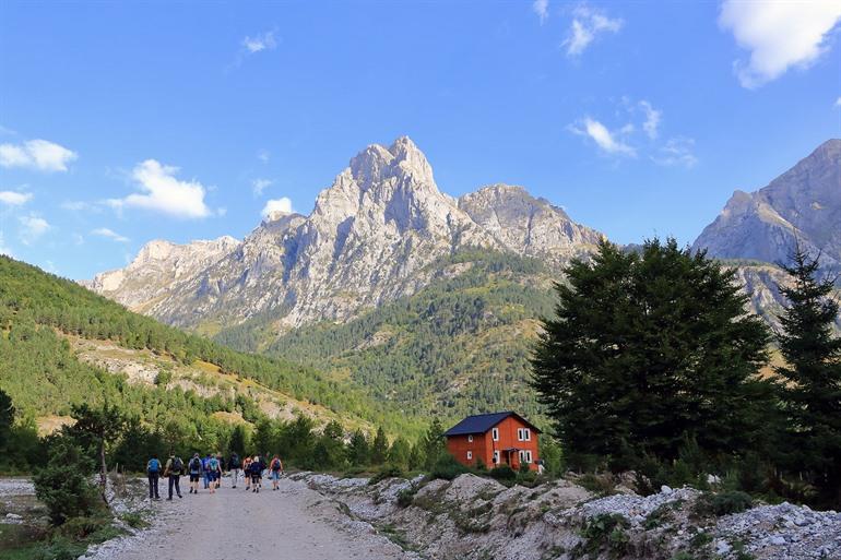 Beliebige Wanderung durch das Valbona-Tal, Albanien
