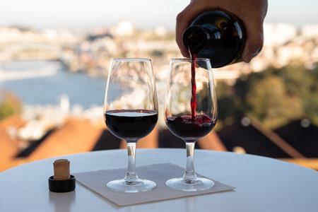 Portwein in das Viertel Vila Nova de Gaia genießen