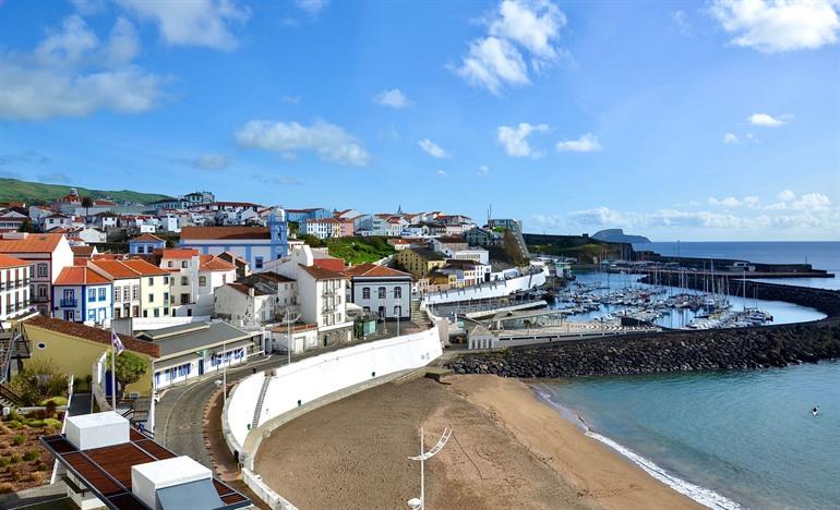 Porto das Pipas, der Hafen von Angra do Heroísmo