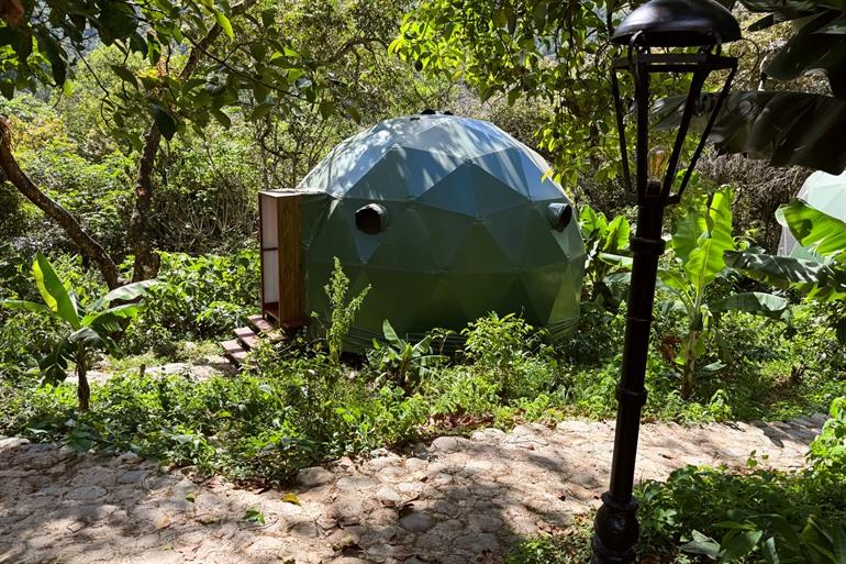 Wunderschöne Dschungel-Domes in Lucmabamba