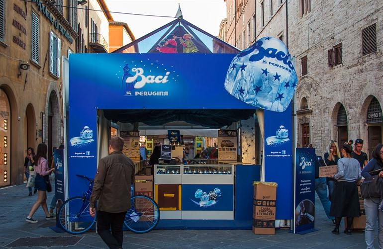 Probieren Sie die Schokoladenpralinen Baci Perugina in Perugia.