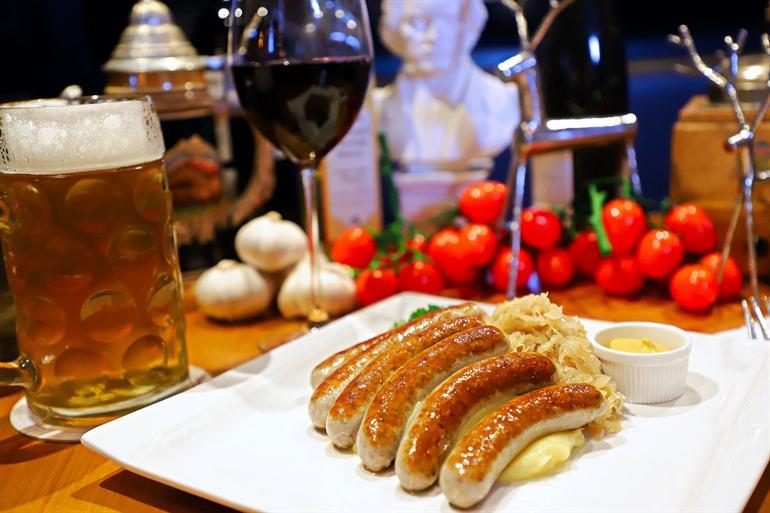 Probieren Sie die Nürnberger Rostbratwurst