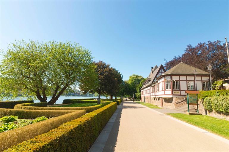 Probieren Sie köstlichen Rhein- und Moselwein im Weindorf in Koblenz