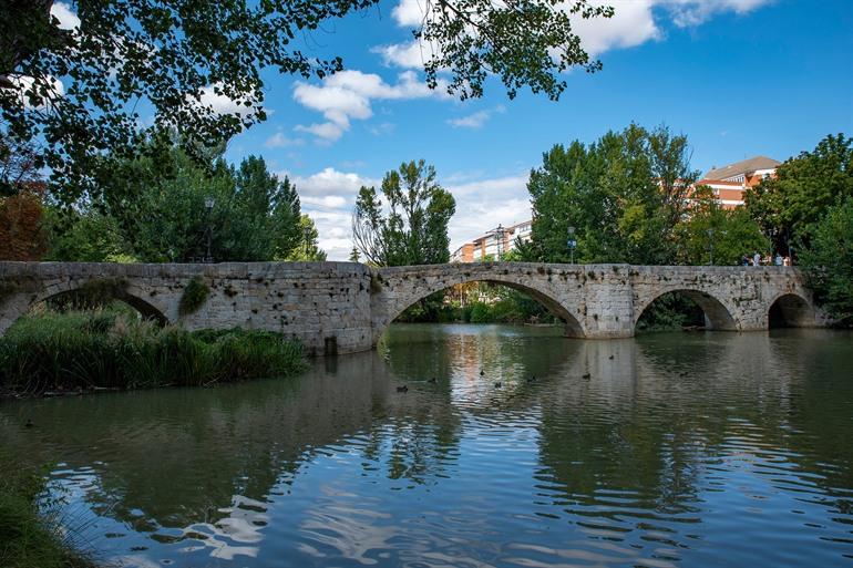 Hauptbrücke über den Fluss Carrion in Palencia