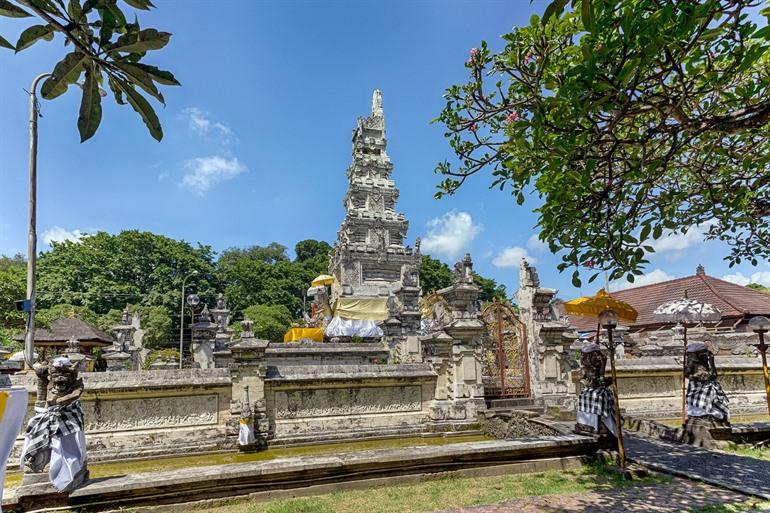 Denpasar: Pura Agung Jagatnatha besichtigen