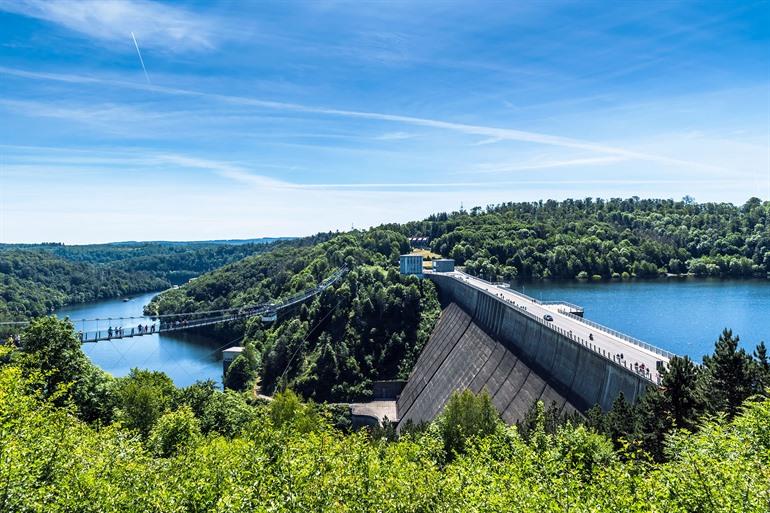 Rappbodetalsperre mit der Titan RT Hängebrücke im Harz