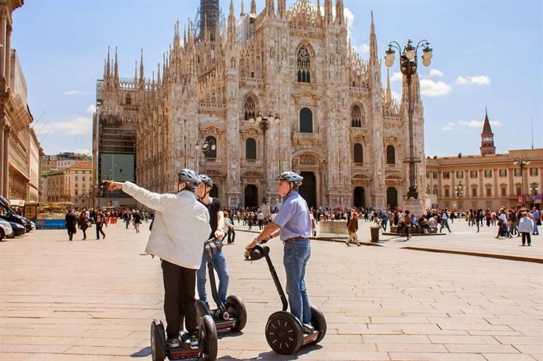 Fahren Sie mit einem Segway durch die Straßen von Mailand