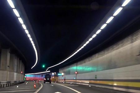 Fahrt durch den Gotthard-Tunnel, Schweiz