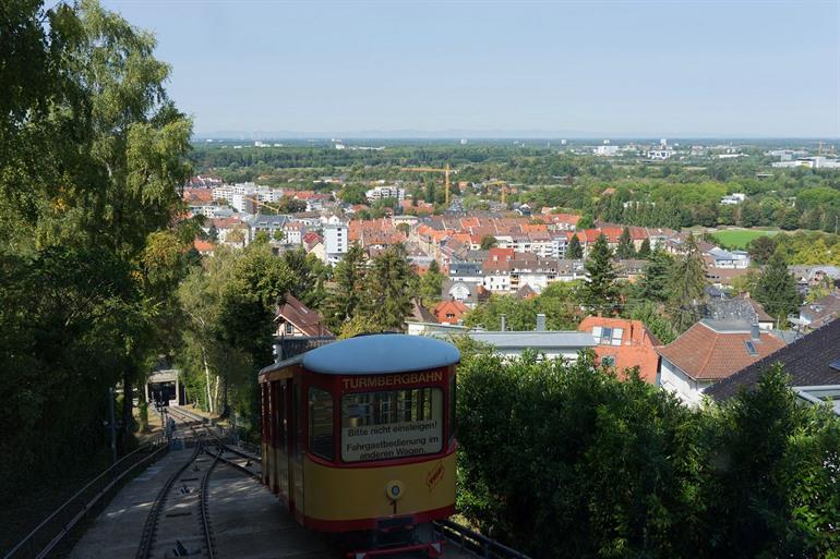 Fahrt mit der Turmbergbahn in Karlsruhe