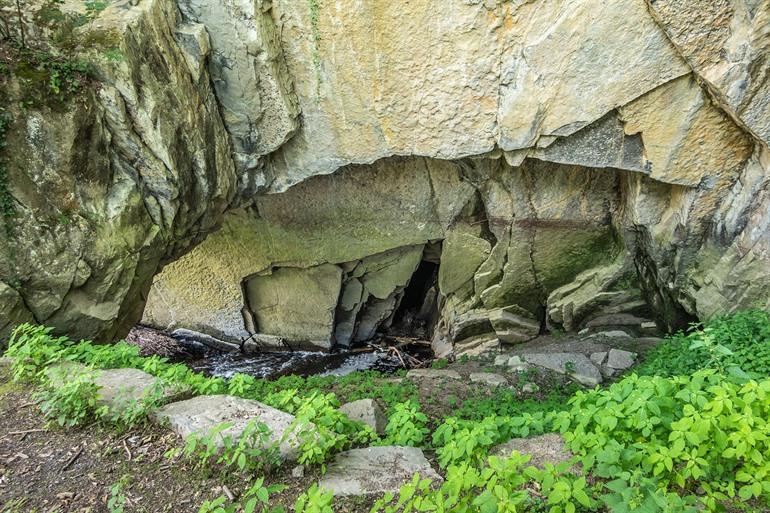 Der Fluss Lesse fließt in das Höhlensystem ein, Han-sur-Lesse