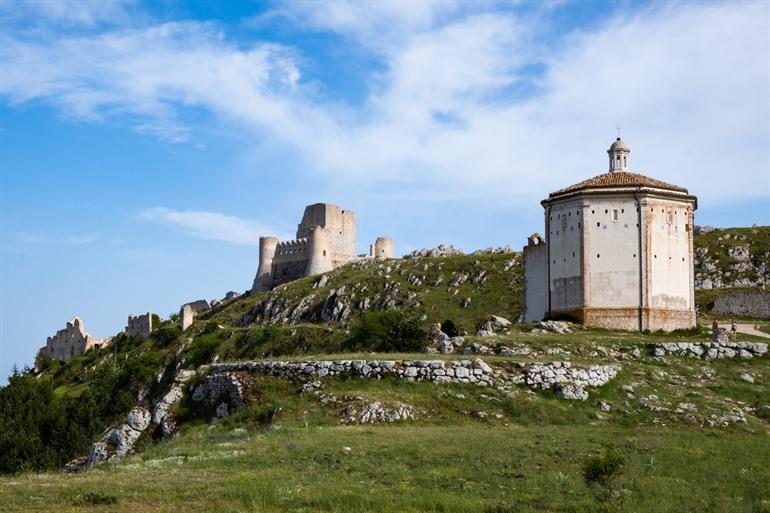 Rocca Calascio und Santa Maria della Pietà, Abruzzen