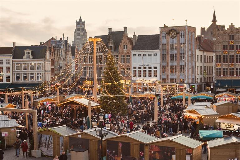 Durch die Weihnachtsmarkt in Brügge schlendern