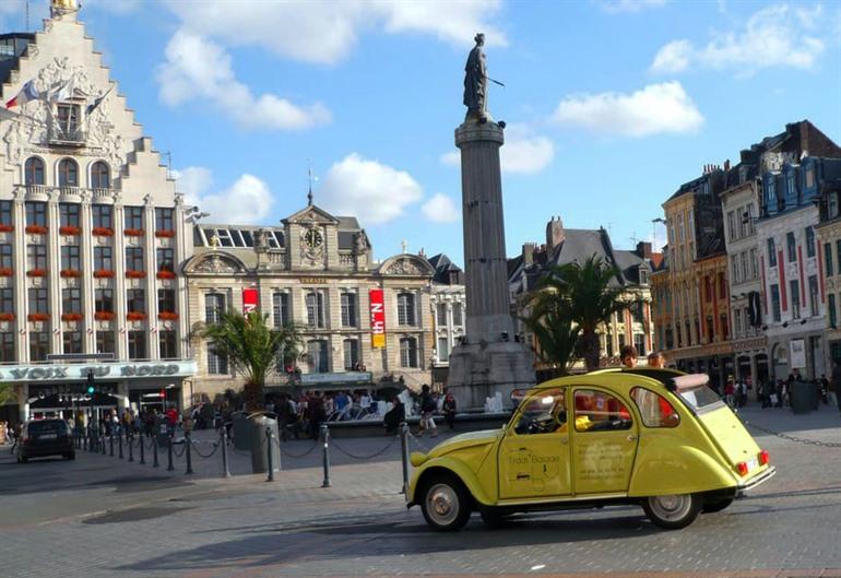 Stadtrundgang durch das Zentrum von Lille mit einem ikonischen Citroën 2CV