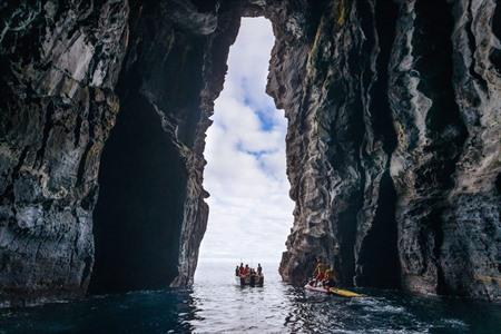 Bootstour durch die Grotten an der Nordküste der Insel São Miguel