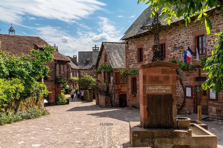 Rote Häuser in Collonges-la-Rouge, Frankreich