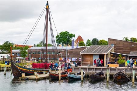 Roskilde besuchen und Umgebung? Wikingerschiffmuseum und Sehenswürdigkeiten