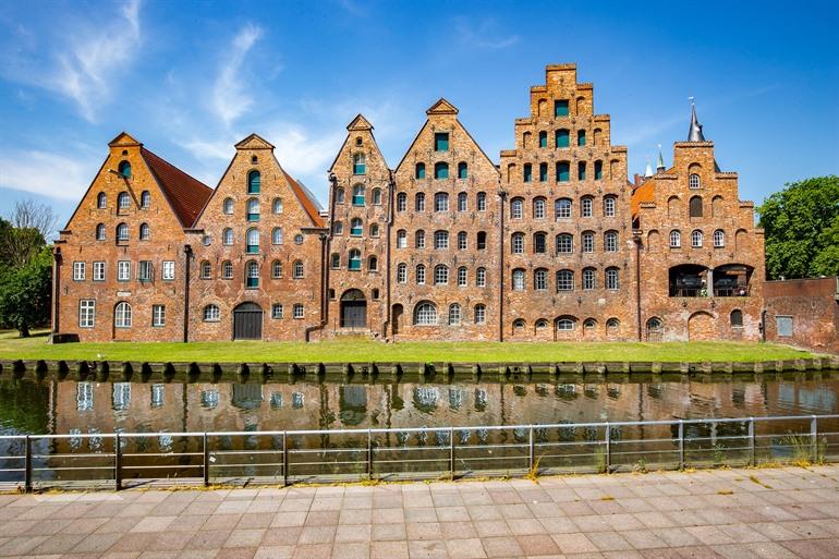 Salzspeicher, Salzlagerhäuser entlang der Trave, Lübeck, Deutschland