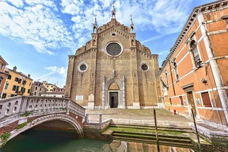 Santa Maria Gloriosa dei Frari in Venedig besichtigen