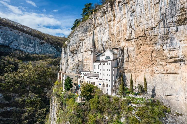 Santuario Madonna della Corona, Italien
