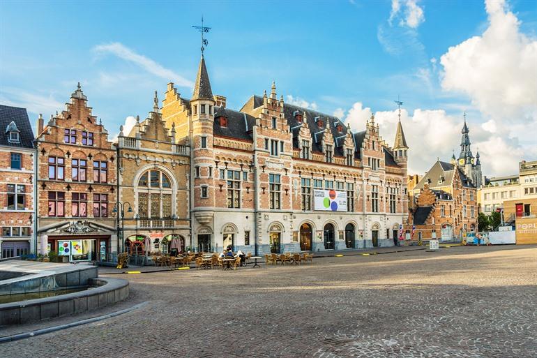 Schouwburgplein in Kortrijk, Westflandern