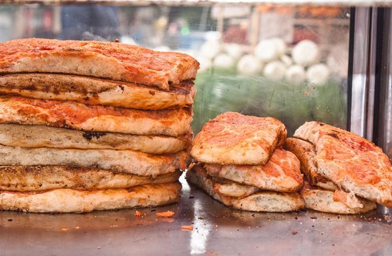 Sfincione, sizilianische Pizza