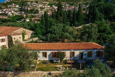 Shkolla Hostel & Camping in Vuno
