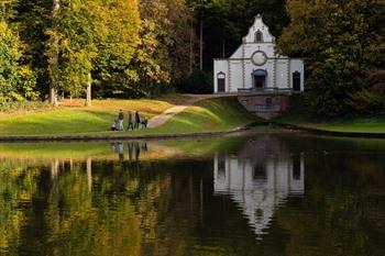 Sint-Gertrudiskapelle beim Schloss von Gaasbeek im Pajottenland