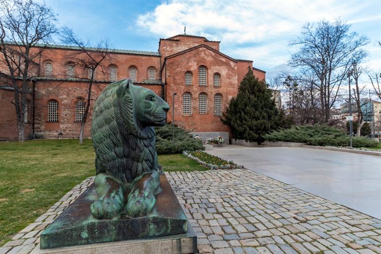 Die Sint-Sofiakirche in Sofia besichtigen
