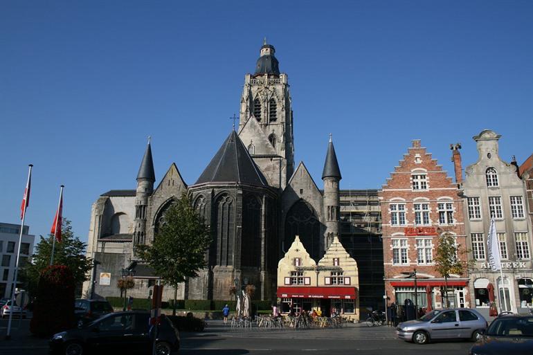 Besuch der Sint-Walburgakirche in Oudenaarde