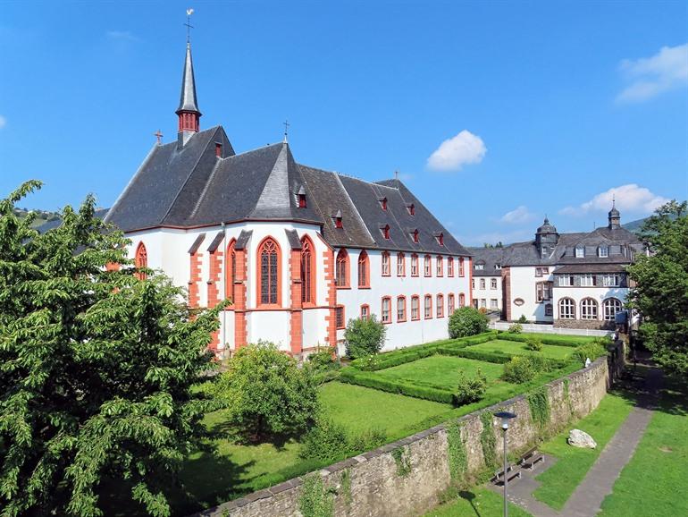 Besuch des St. Nikolaus-Krankenhauses in Bernkastel-Kues an der Mosel