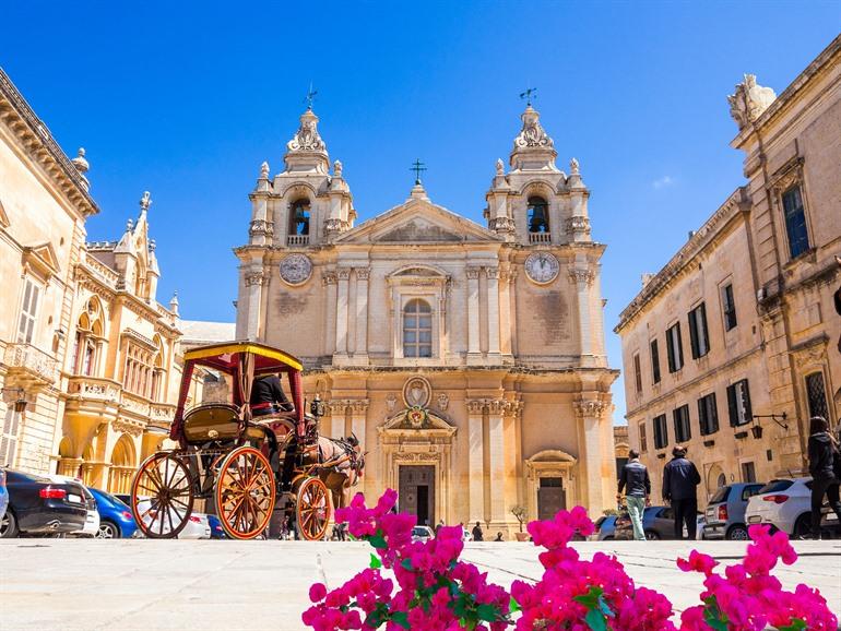 St. Paul’s Kathedrale auf dem zentralen Platz von Mdina, Malta