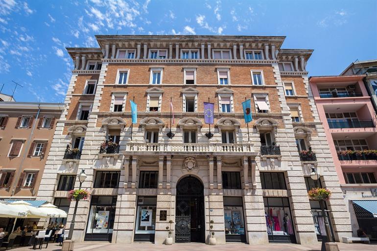 Das Rathaus von Rijeka besichtigen, Kroatien